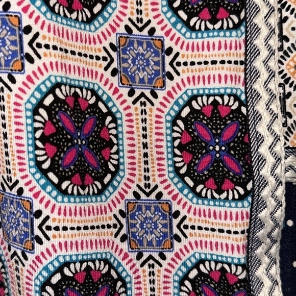 Chicos patchwork short sleeve top Chicos size 3 or XL mixed media - Picture 7 of 9